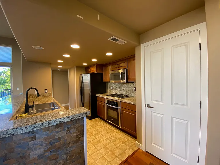 6211 NE Carillion Dr #207 — Photo 4
