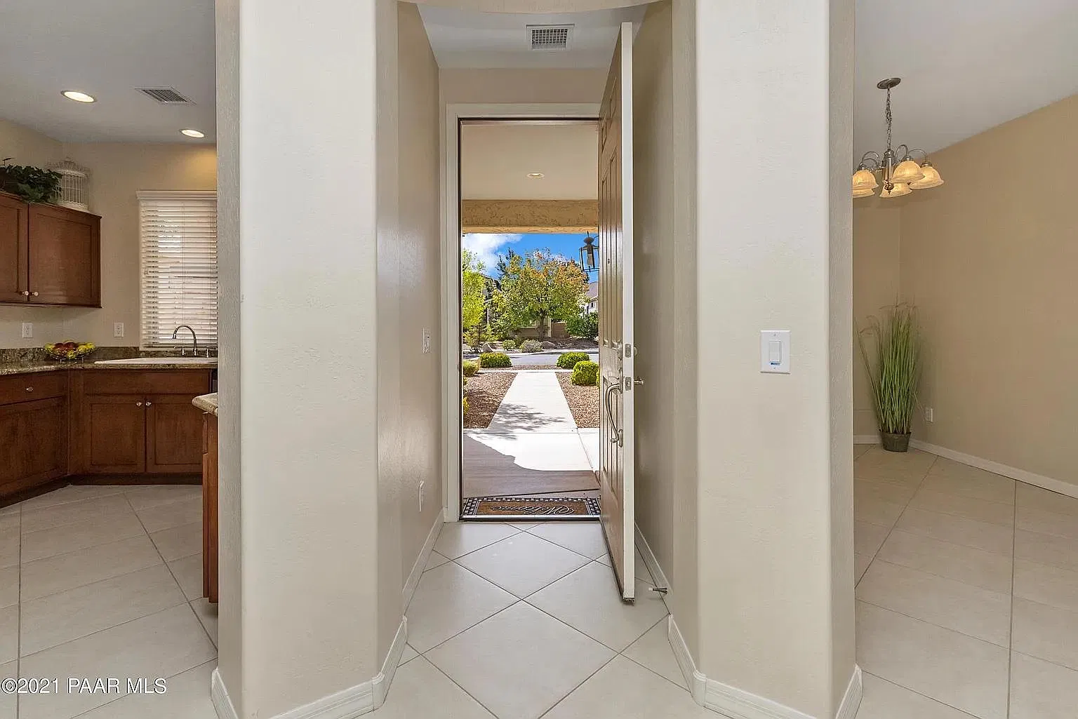 3 bed, 1734 sqft, $2,389 — Photo 2