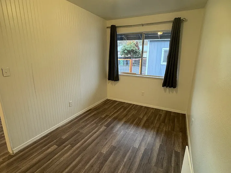 140 Short St #1 — Photo 11