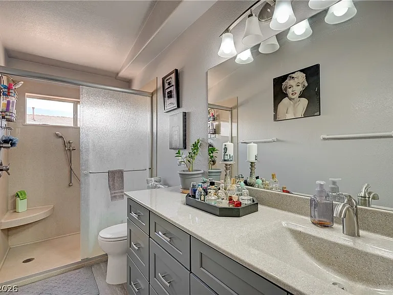 2050 Los Feliz St #183 — Photo 39