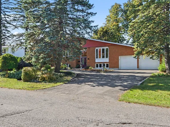 26 Whippoorwill Dr, Ottawa, ON K1J 7J2