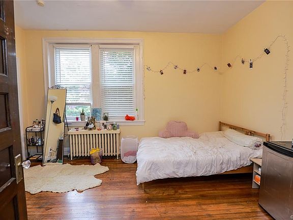 5th image of 1210 W Franklin St