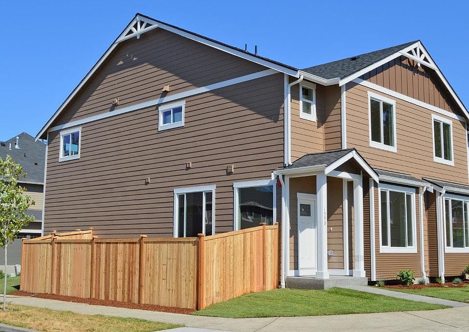 1st image of 1553 Amethyst St SE