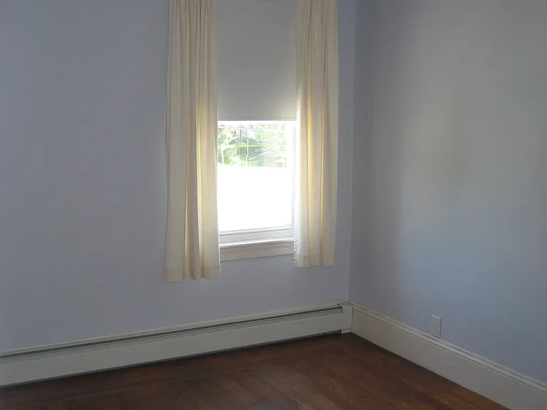 637 Wood St #2 — Photo 8