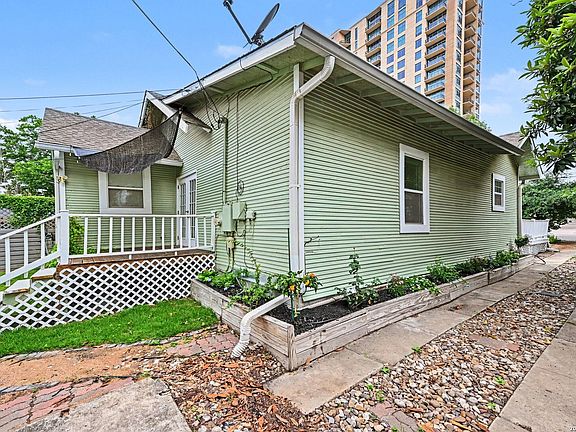 5th image of 130 GROVELAND PL