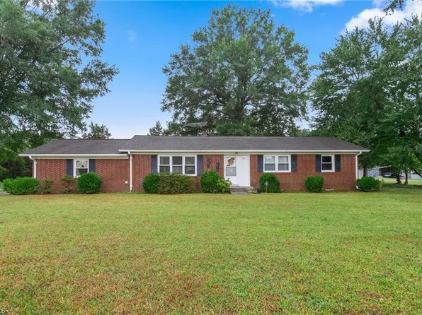 506 Archergate Rd, Browns Summit, NC 27214