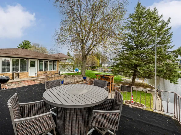 6950 Shore Dr, Coloma, MI 49038