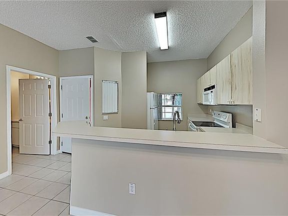 4th image of 923 Park Terrace Cir