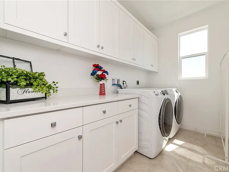 243 Yerba — Photo 17