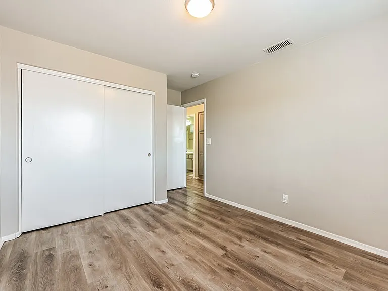 1109 W Bluefield Ave — Photo 15