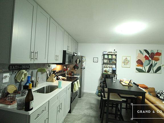 5th image of 548 Grand St #2F