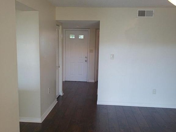 3rd image of 4105 Glenmoor Dr