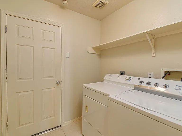 13735 Branford Greens Dr — Photo 17