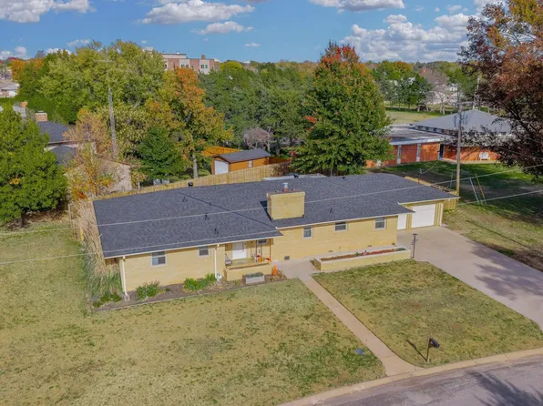 405 Circle Dr, Wellington, KS 67152