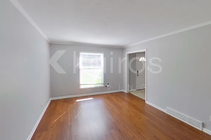 5824 Tam Oshanter Ave — Photo 2