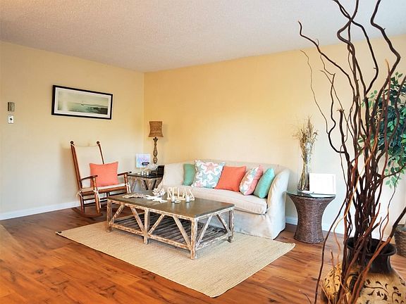 4th image of 500 Glenwood Cir APT 422