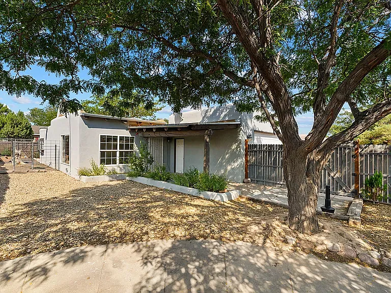 1202 Morning Dr — Photo 4