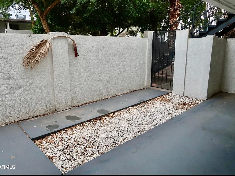 810 E Colter St — Photo 16