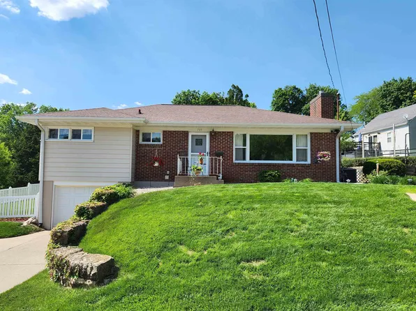 1705 Diane Ct, Dubuque, IA 52003