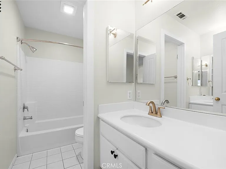 62 Middlebury Ln — Photo 22