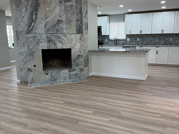 3rd image of 915 Kingsbridge Rd