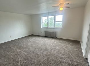 1686 Skyline Dr #18, Pittsburgh, PA 15227