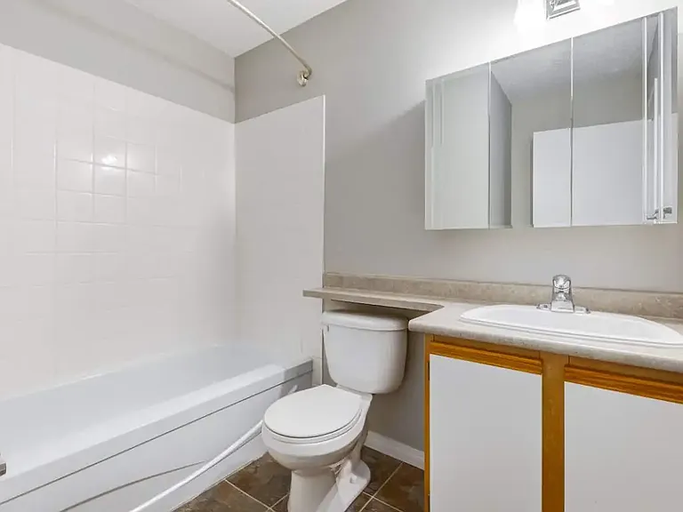 431 Wollaston Cres — Photo 42