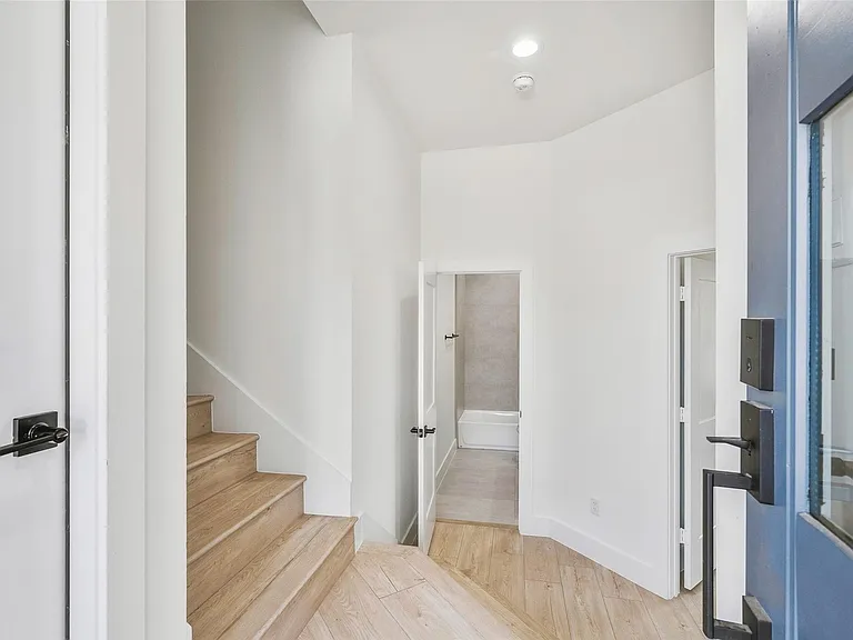 104 Tolima Dove St — Photo 4