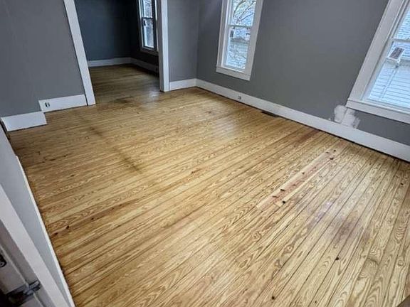 4th image of 121 Falls Rd