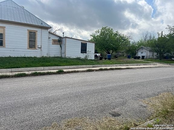 2nd image of 1524 Buena Vista St