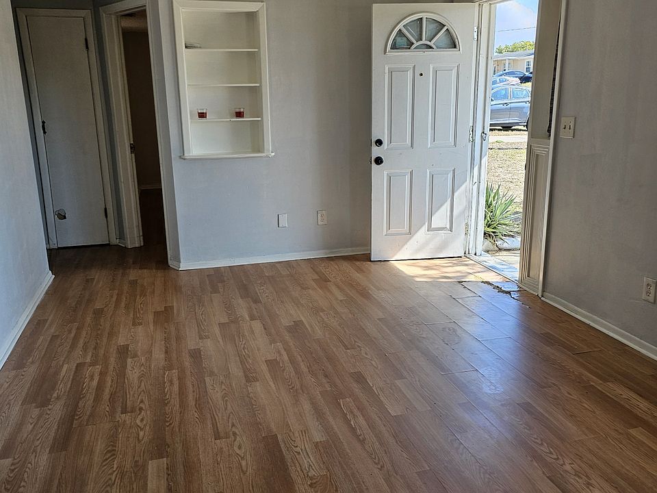 2nd image of 4105 Oakfield Ave