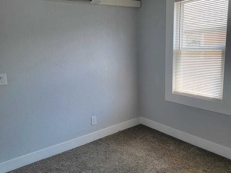 325 Van Brunt Blvd — Photo 10