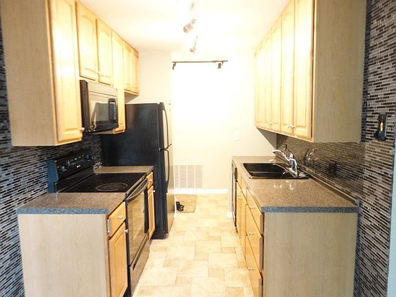 2nd image of 5830 Oakwood Dr APT 4L
