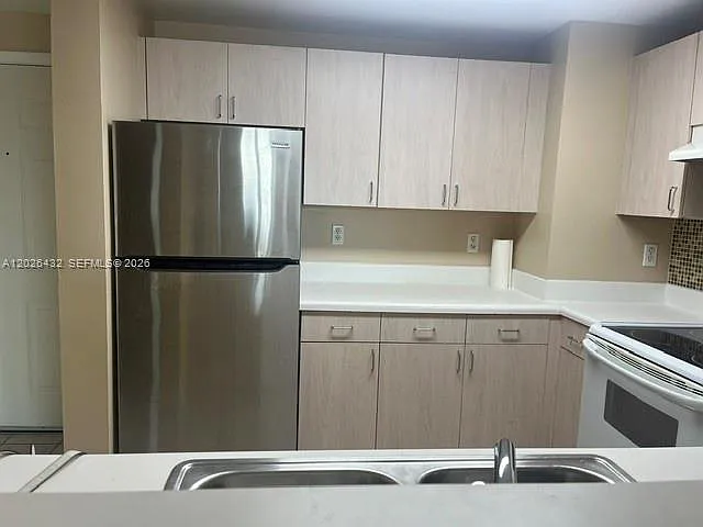 50 Menores Ave #620 — Photo 9
