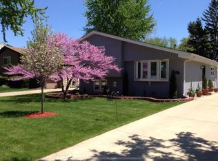 425 N Cedar Ave, Wood Dale, IL