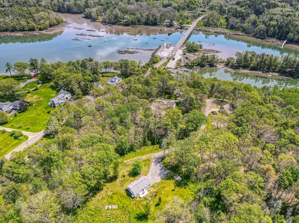 11 Knickerkane Road, Boothbay, ME 04537