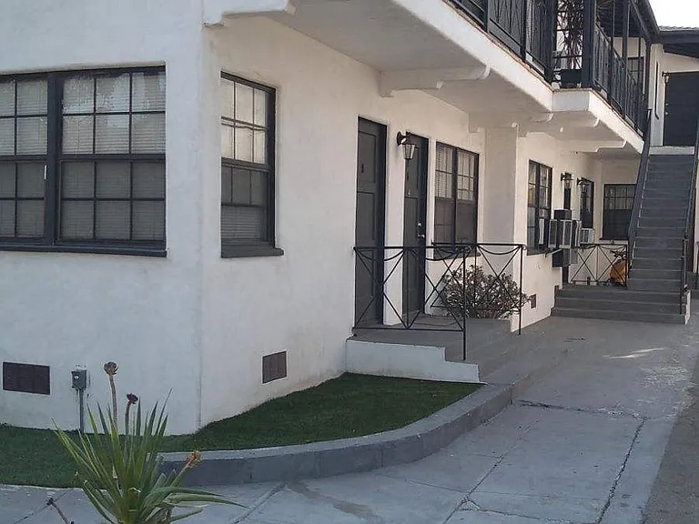 1233 Gordon St #7 — Photo 2