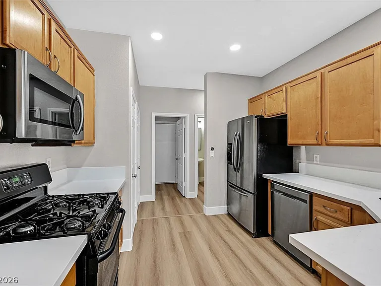 9404 Jewel Lake Ave — Photo 24