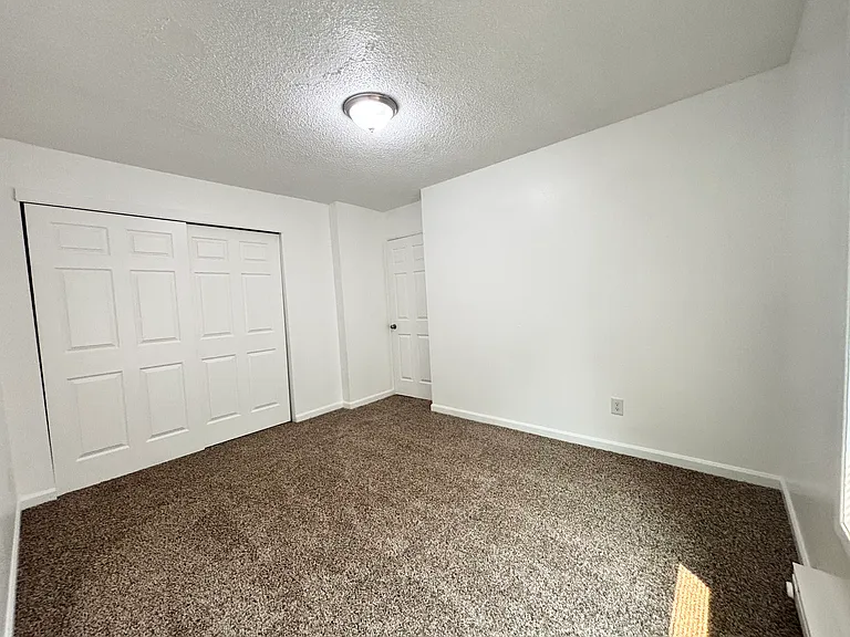 1200 E Powell Blvd #10 — Photo 16