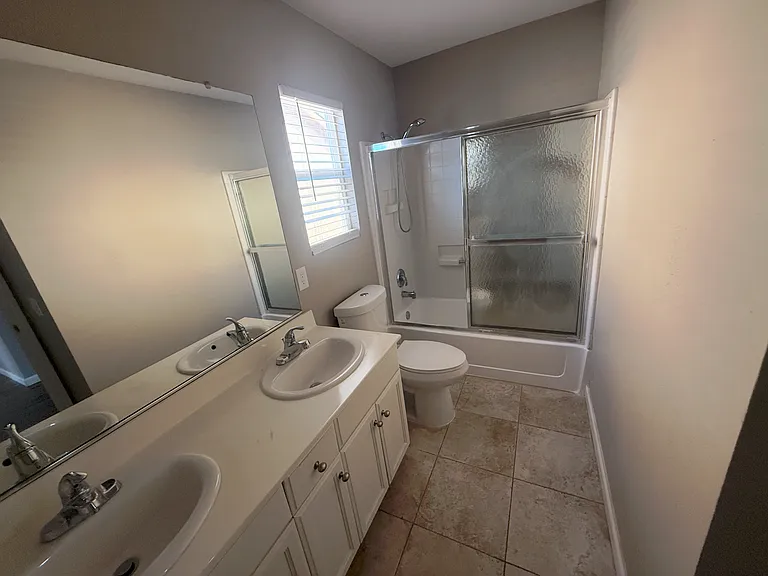 388 Burlington Dr — Photo 6