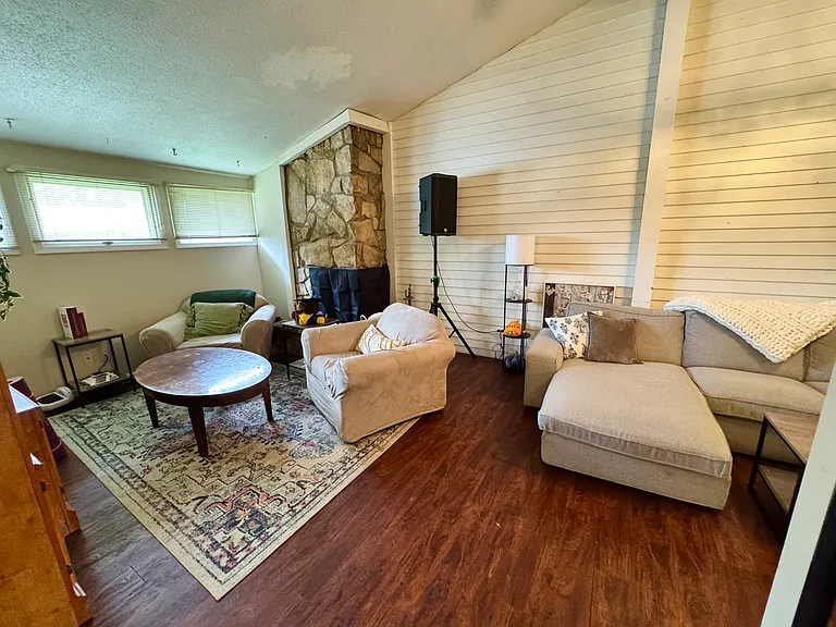 2506 University Dr — Photo 4