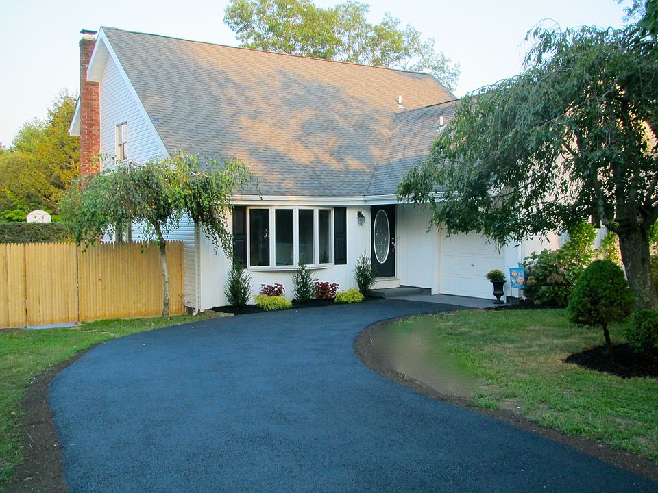 1st image of 19 Ferrick Ave