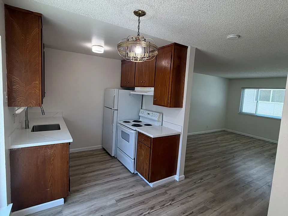 508 Richmond Dr #2