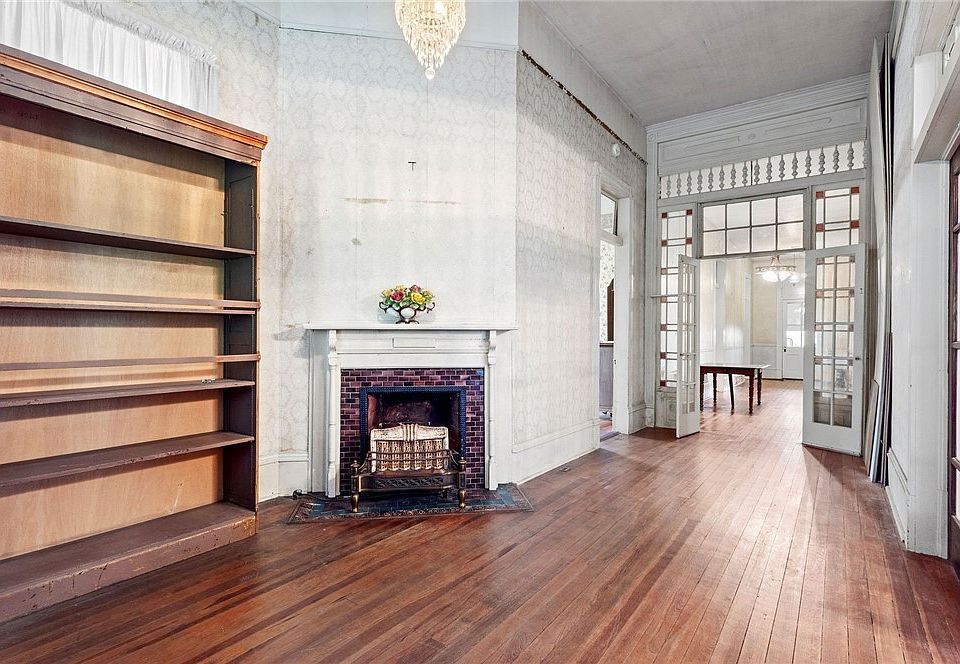 25th image of 701 1st St