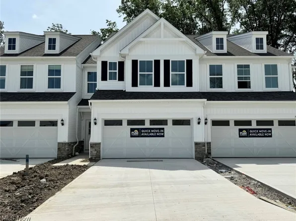 702 Harbour Town Ct, Avon Lake, OH 44012