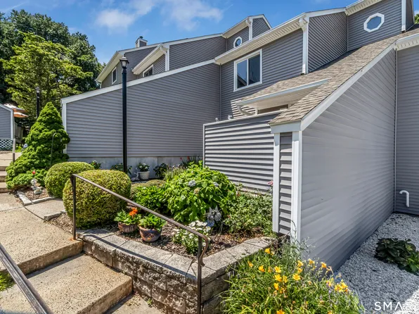703 Golf Drive #703, East Haven, CT 06512