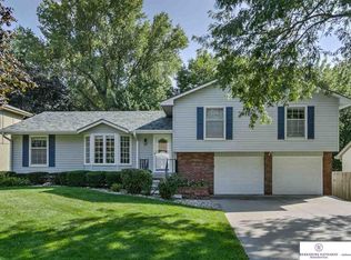 13569 Cedar St, Omaha, NE 68144
