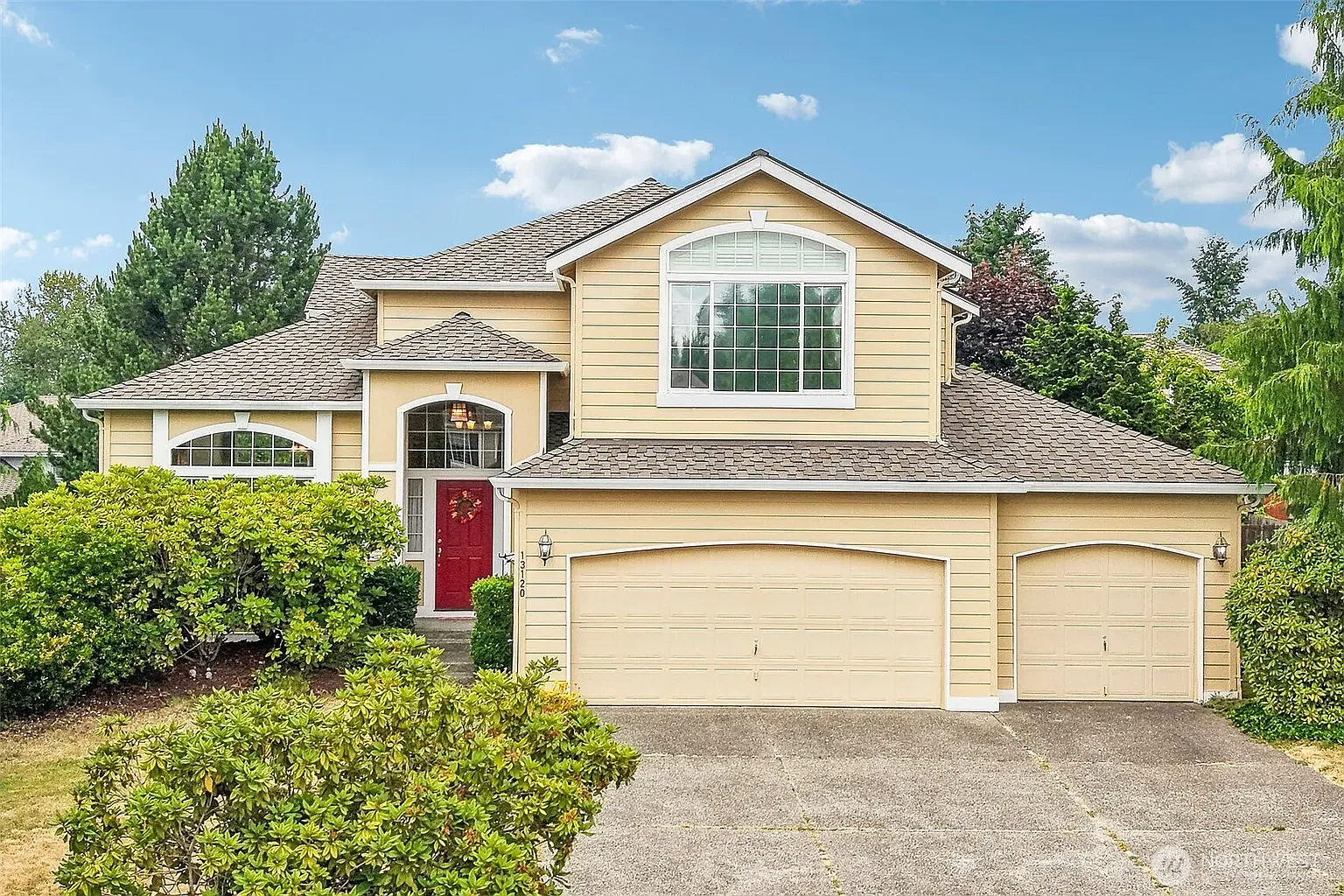 5 bed, 2500 sqft, $3,799 — Photo 1