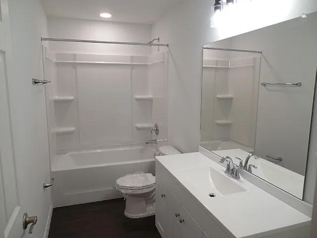 10311 Usher St — Photo 9