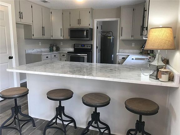 3rd image of 9000 Dovetail Ln W